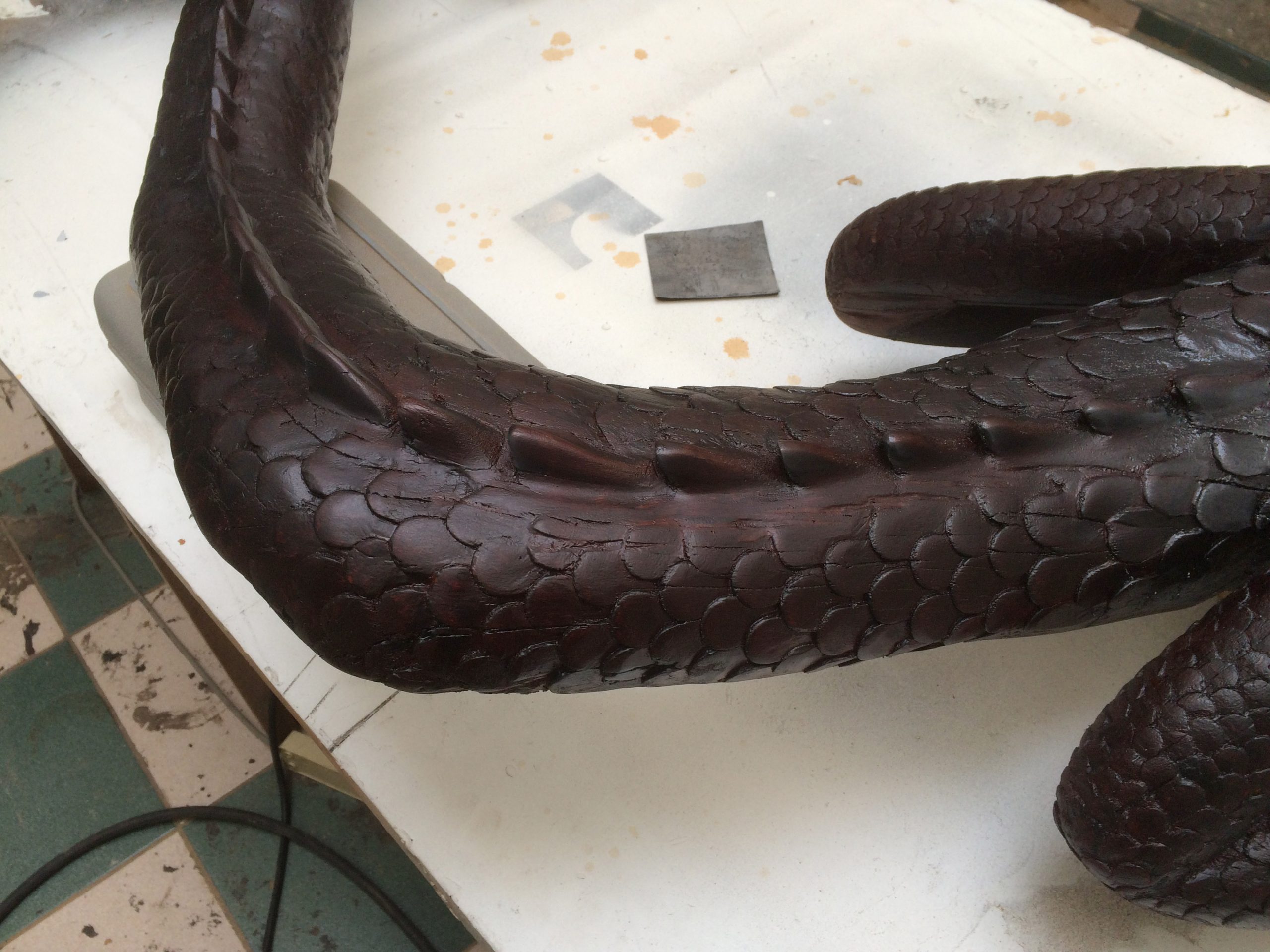 Un dragon en bois restauré.