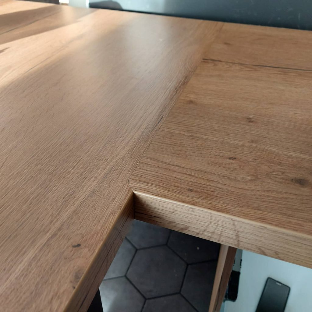 Pose de plans de travail. Assemblage.