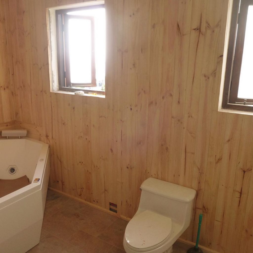 Lambris salle de bain.