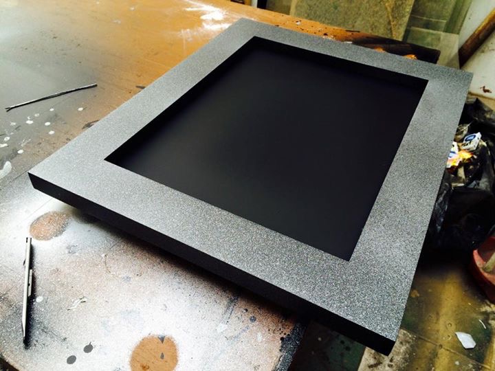 Création de finition de cadres type Granit.