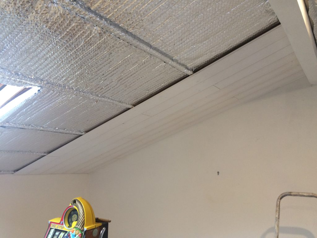 Isolation avant pose de lambris.