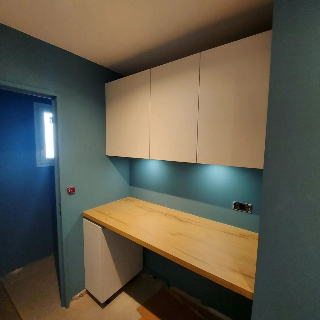 Pose d'une buanderie.