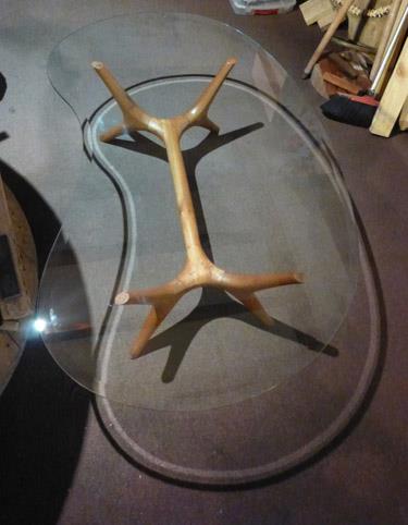 Restauration et création pour une table basse en cèdre.