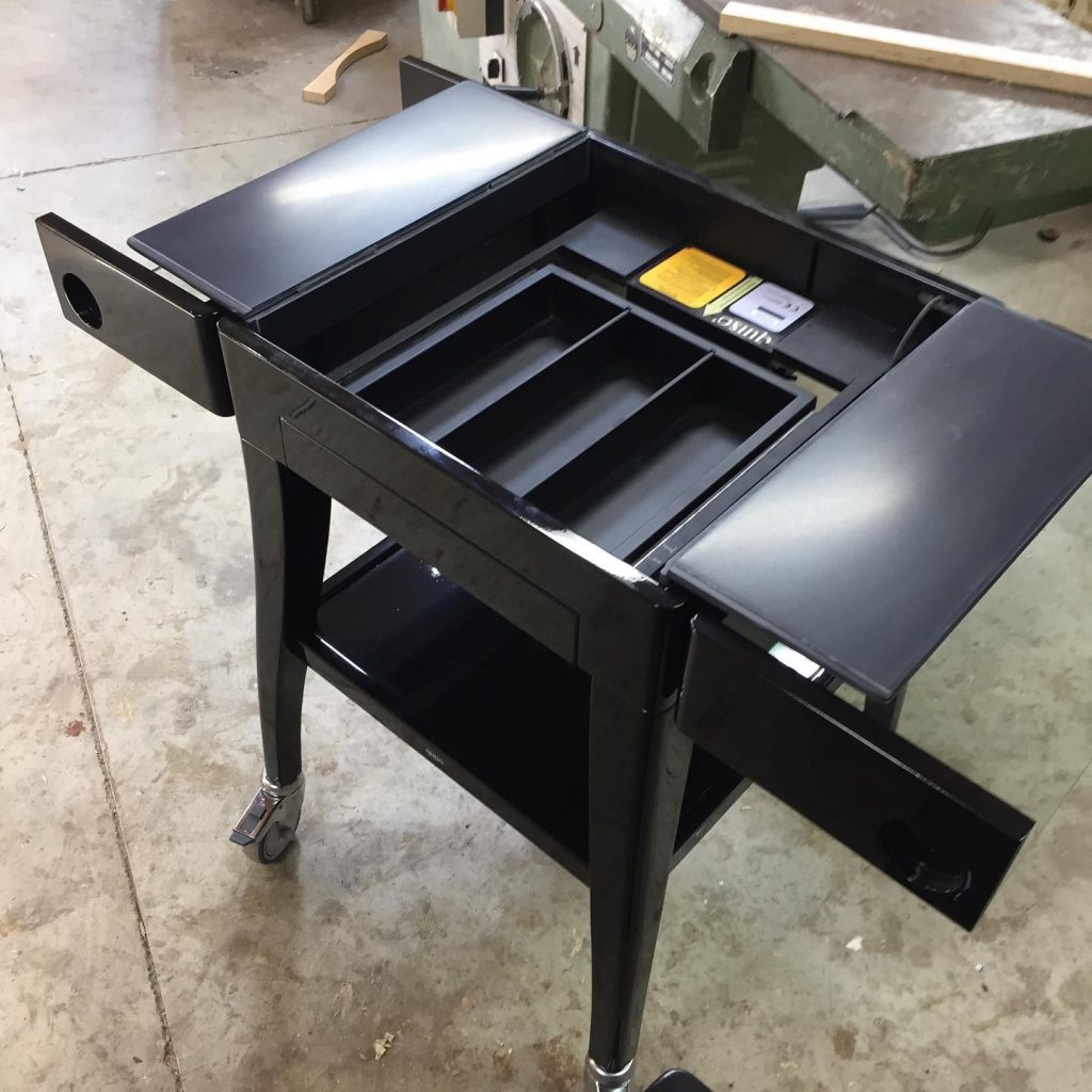 Intérieur du meuble à fromage.