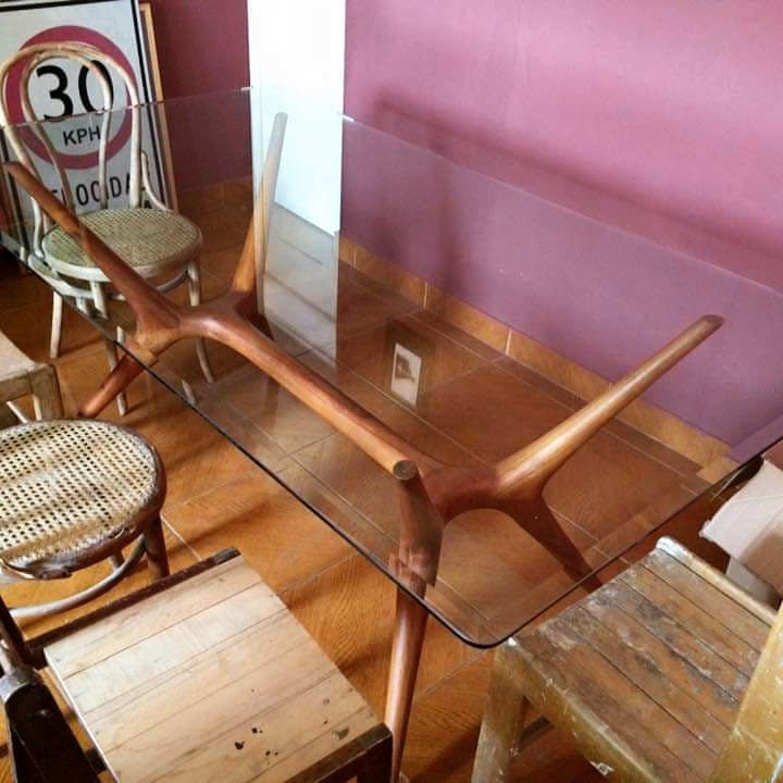 Restauration de table de salle à manger en cèdre rouge + ajout de verre.