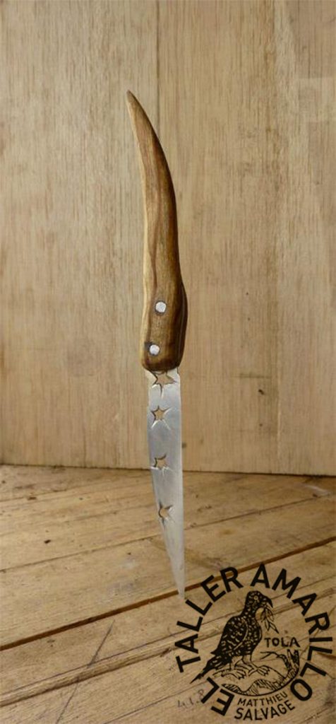 Un ouvre lettres en bois de Santal.