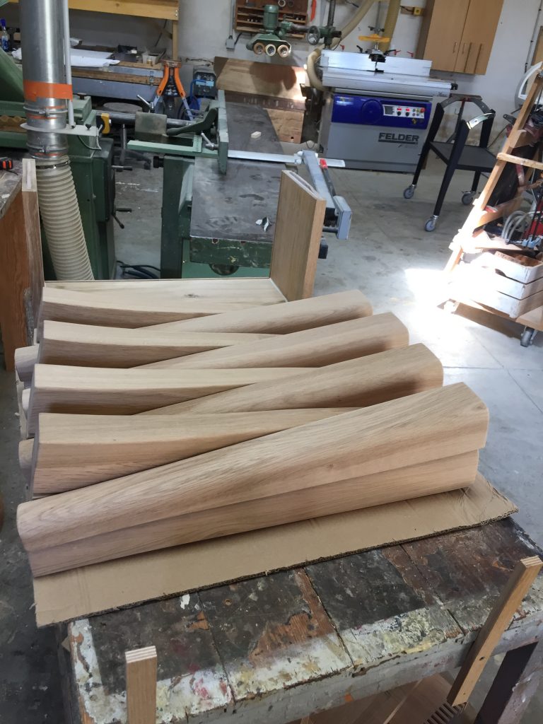 Usinage de pieds en chêne.