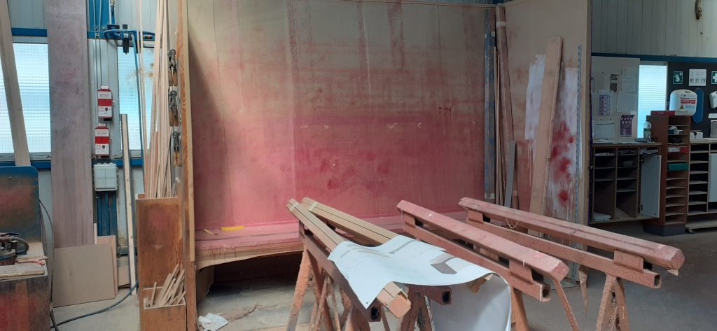 préparation et finition de rambarde d'escalier.