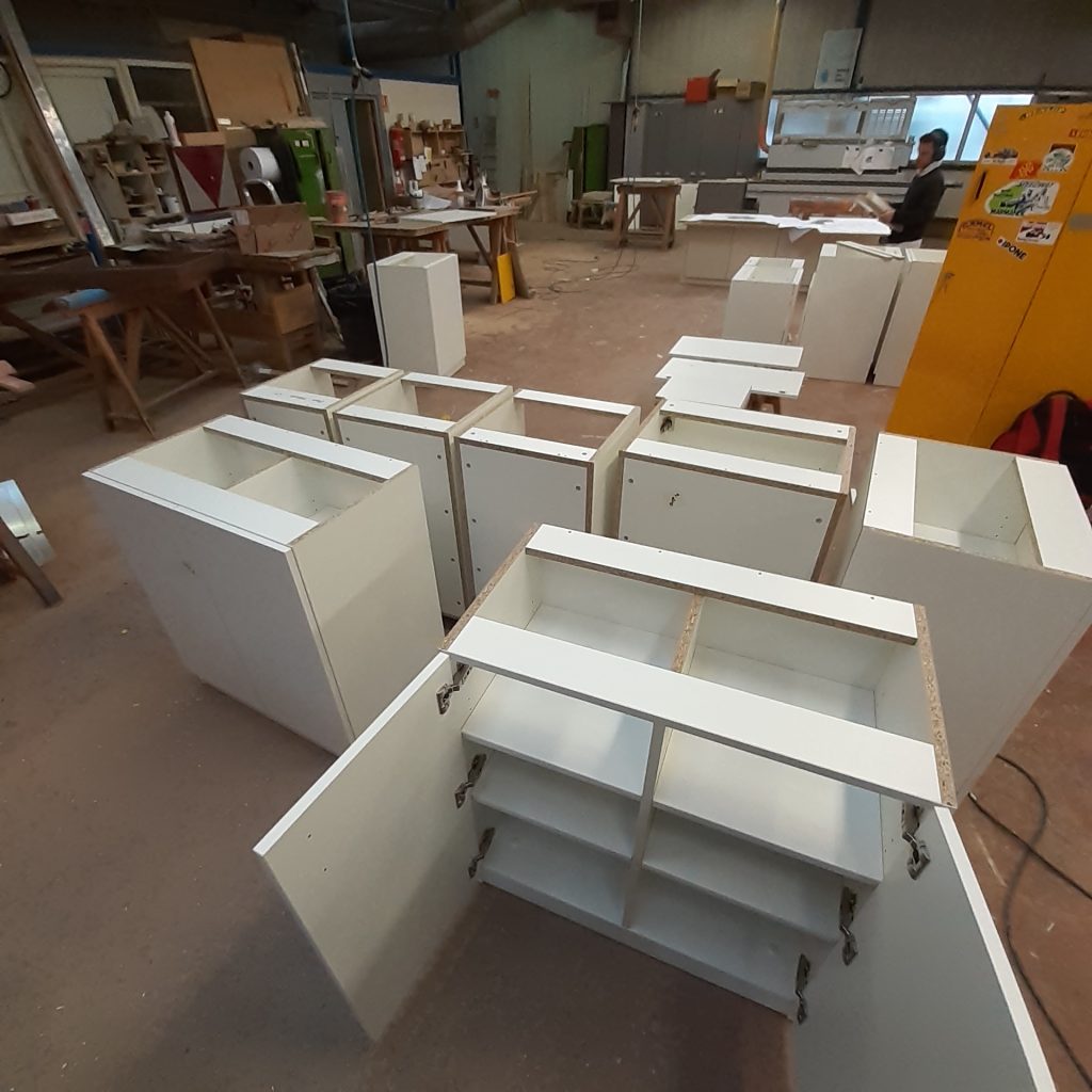 Ensemble de meubles pour agencement de boutiques.