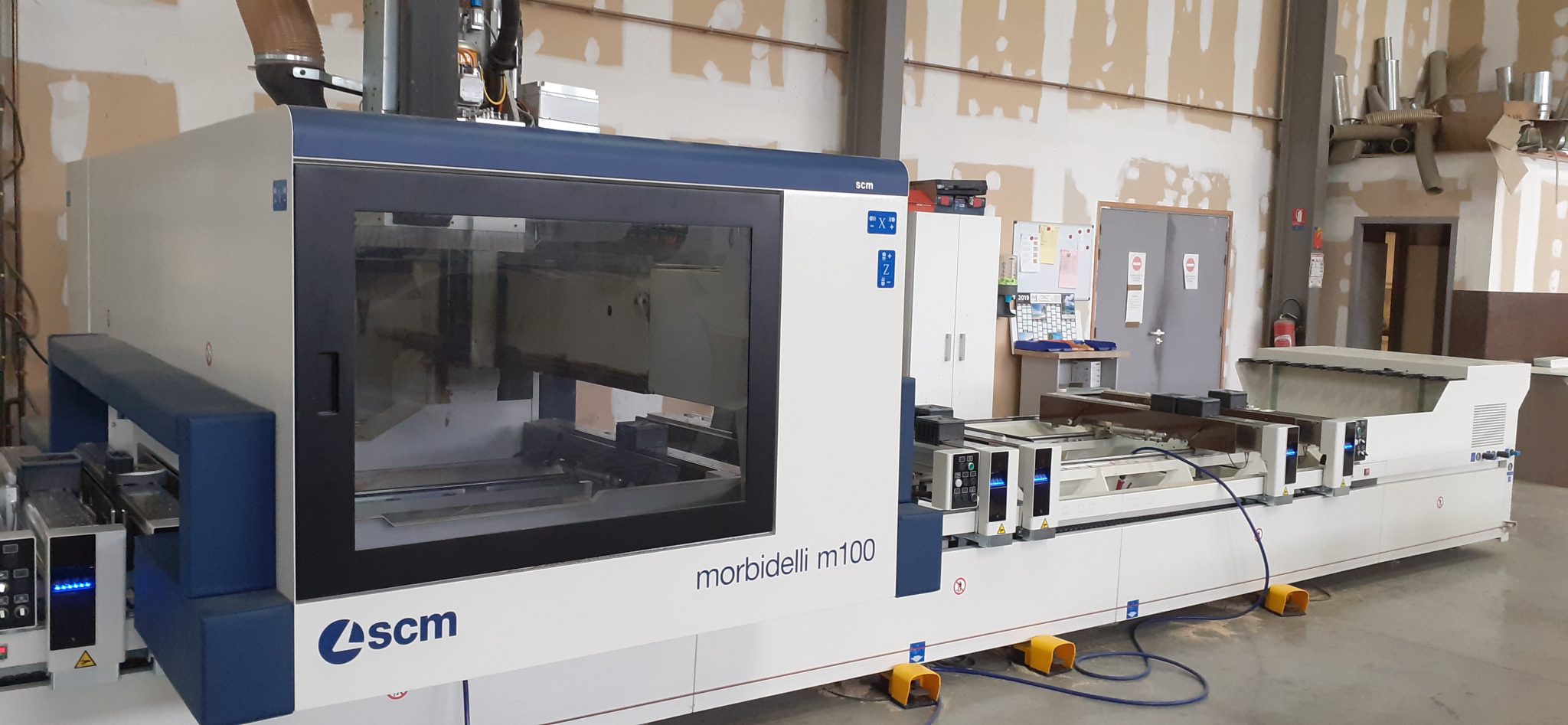 Une machine outils à commande numérique pour le bois.